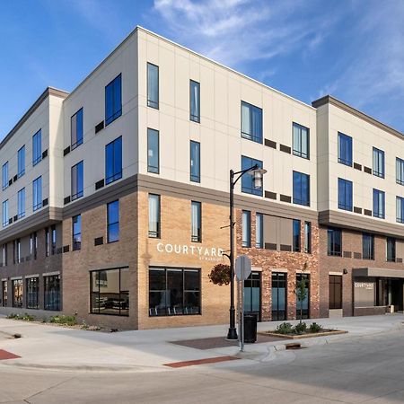 Courtyard By Marriott Owatonna Downtown Hotel Exterior photo