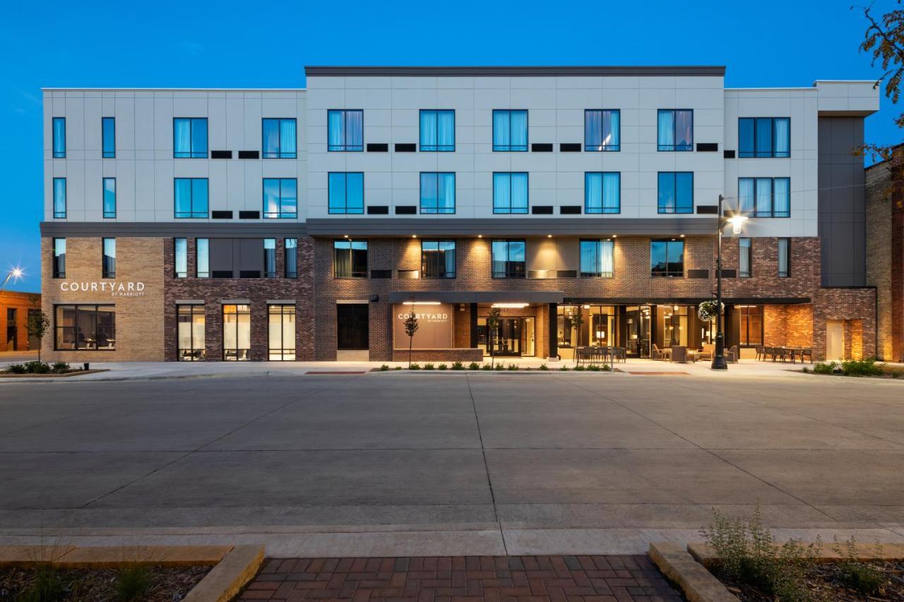 Courtyard By Marriott Owatonna Downtown Hotel Exterior photo