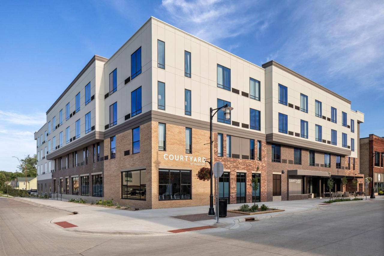 Courtyard By Marriott Owatonna Downtown Hotel Exterior photo
