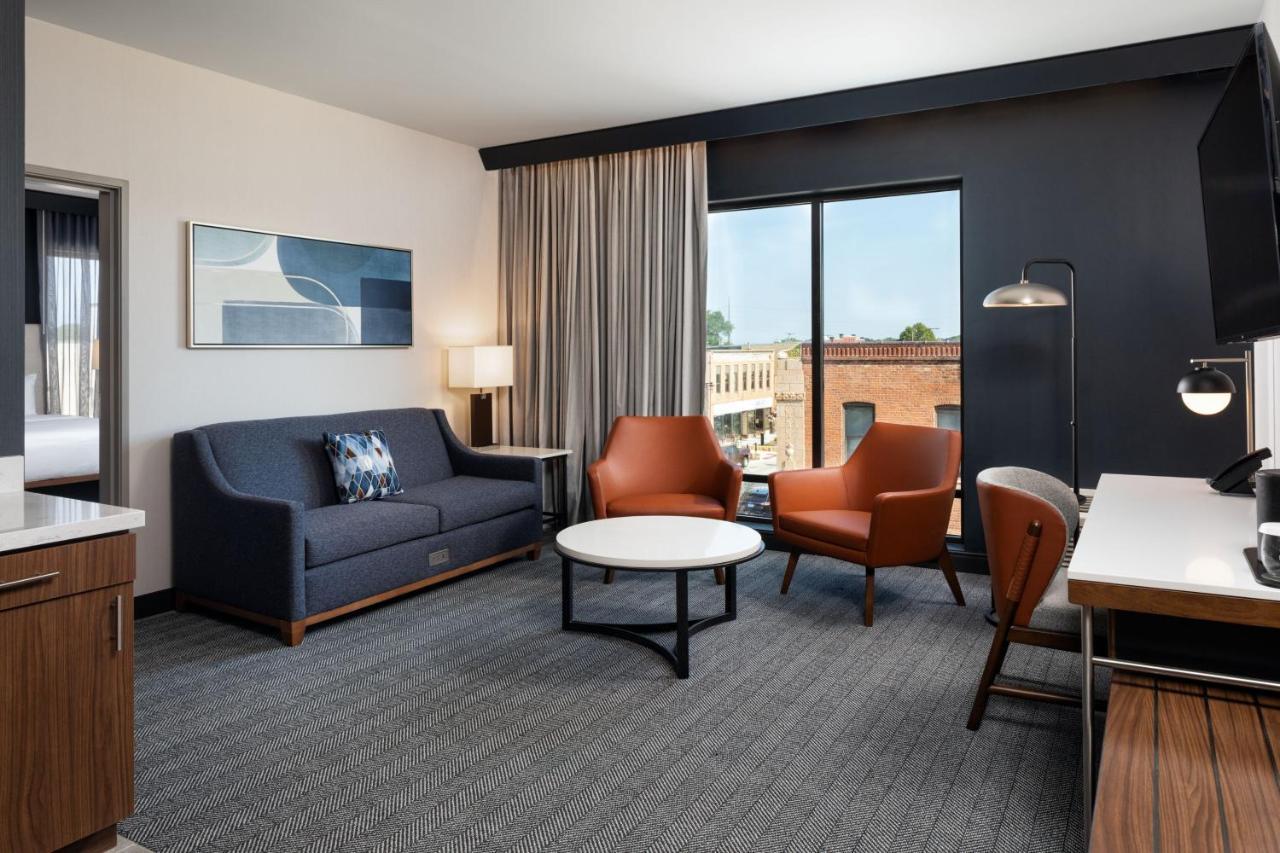 Courtyard By Marriott Owatonna Downtown Hotel Exterior photo